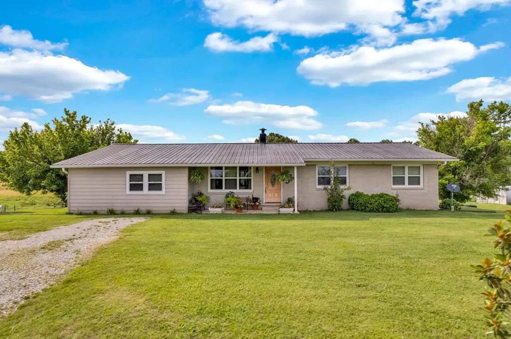 3231 Byrdstown Highway Monroe TN 38573