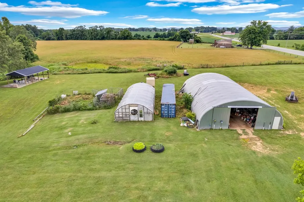 3231 Byrdstown Highway Monroe TN 38573