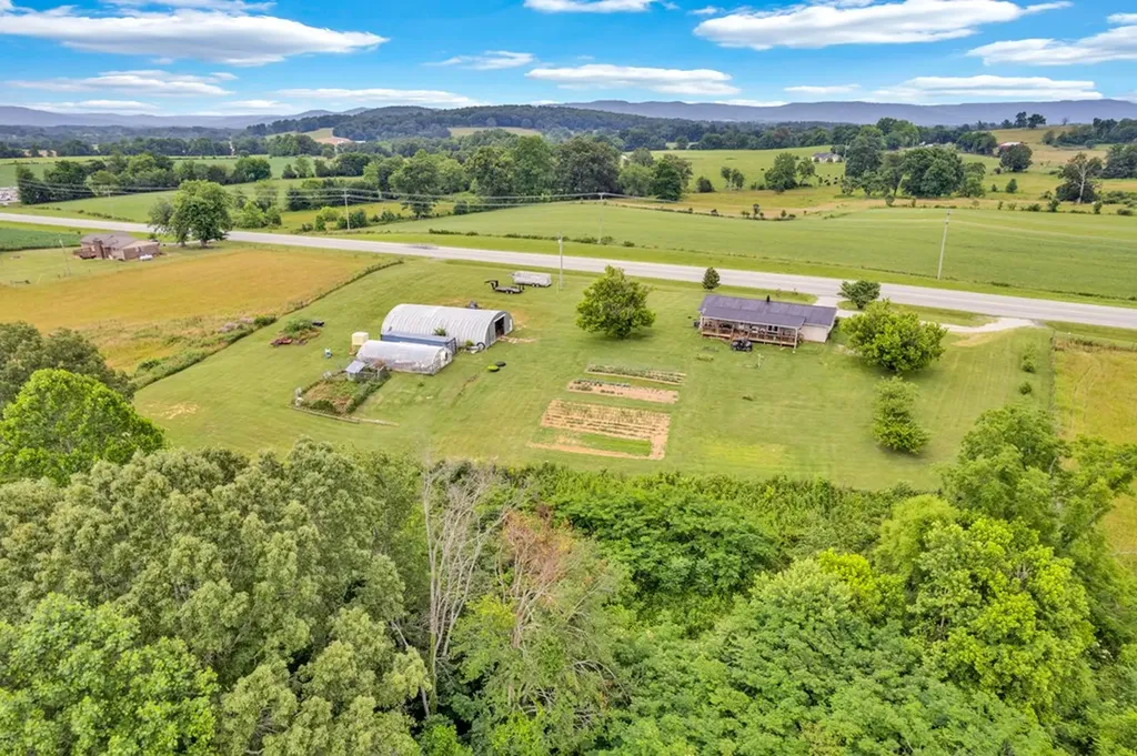 3231 Byrdstown Highway Monroe TN 38573