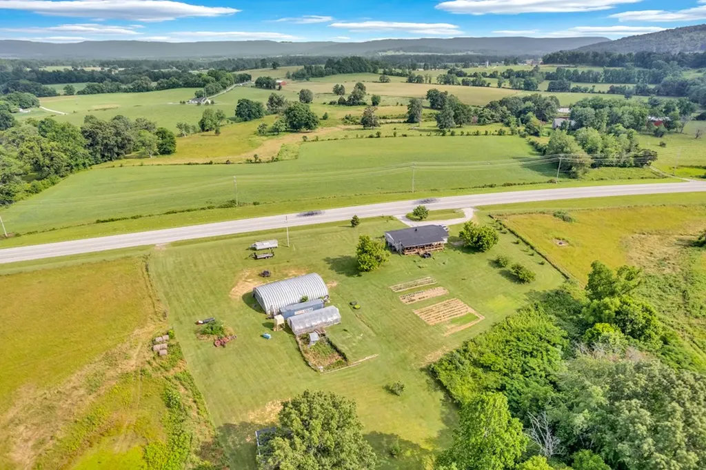 3231 Byrdstown Highway Monroe TN 38573