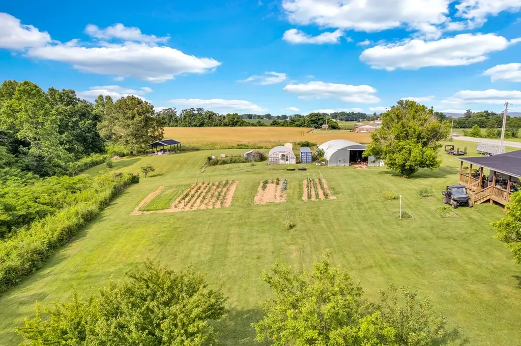 3231 Byrdstown Highway Monroe TN 38573