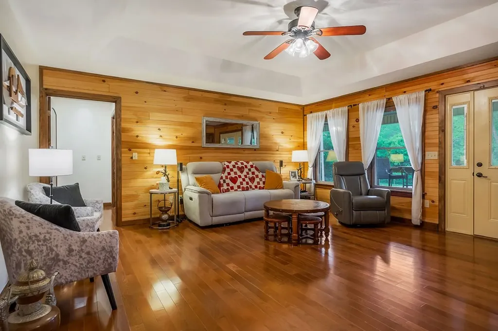 3121 Coon Hunter Lodge Road Jamestown TN 38556