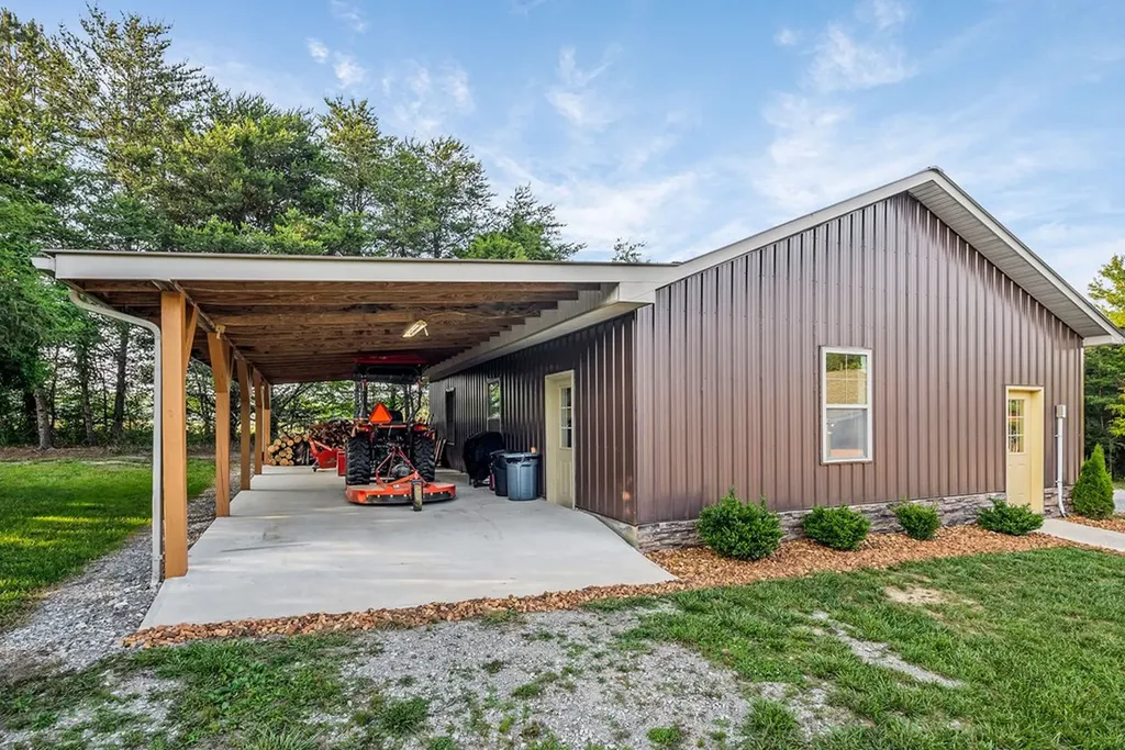 3121 Coon Hunter Lodge Road Jamestown TN 38556