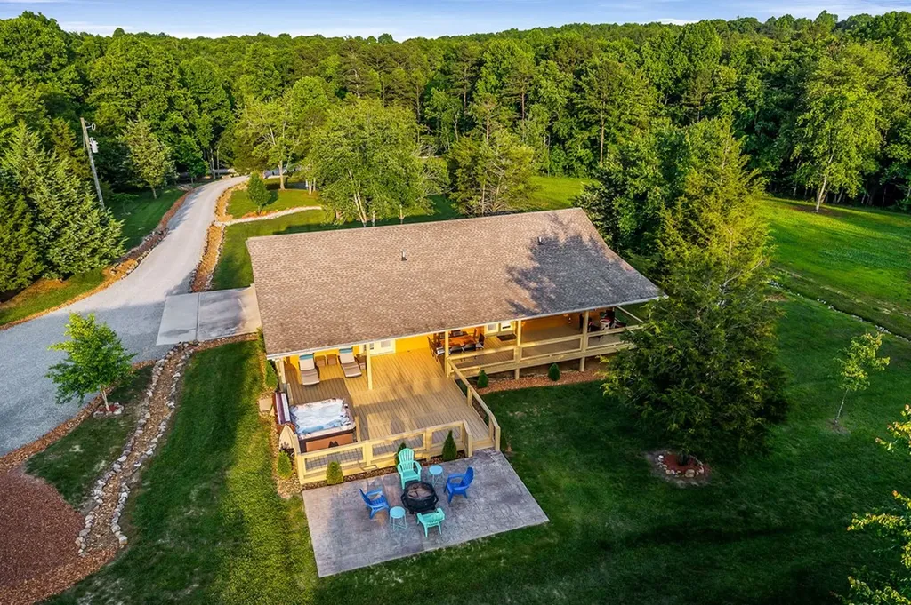 3121 Coon Hunter Lodge Road Jamestown TN 38556