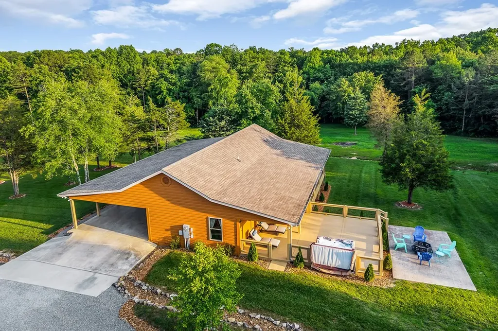 3121 Coon Hunter Lodge Road Jamestown TN 38556