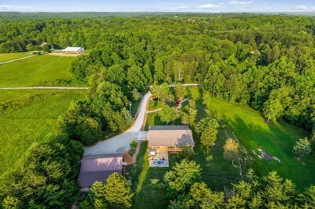 3121 Coon Hunter Lodge Road Jamestown TN 38556