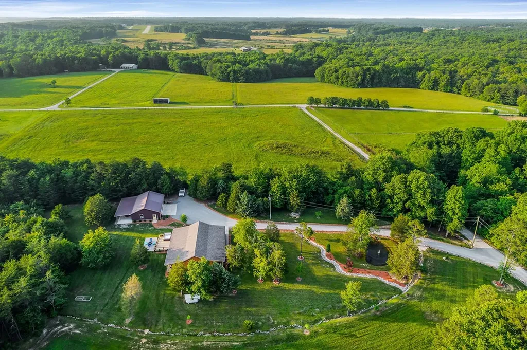 3121 Coon Hunter Lodge Road Jamestown TN 38556