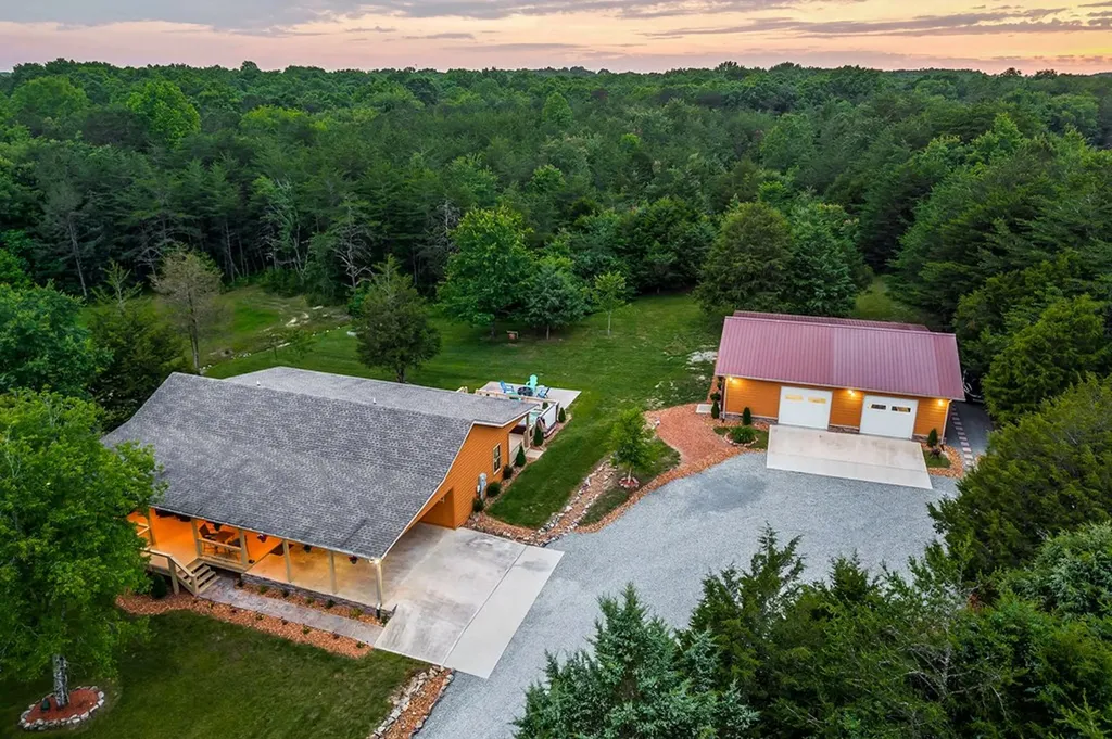 3121 Coon Hunter Lodge Road Jamestown TN 38556