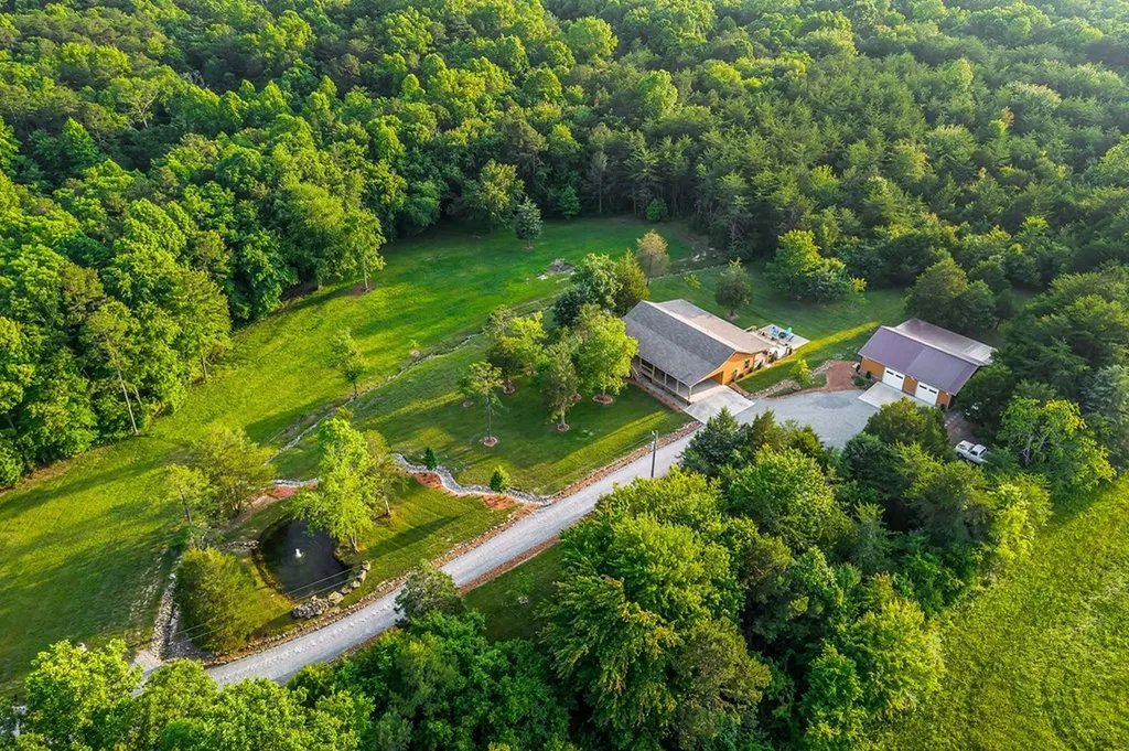 3121 Coon Hunter Lodge Road Jamestown TN 38556