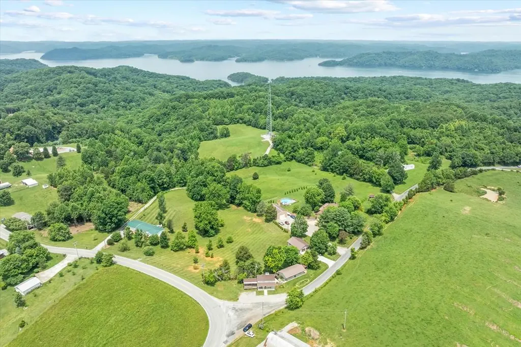 33 Lily Dale Road Allons TN 38541