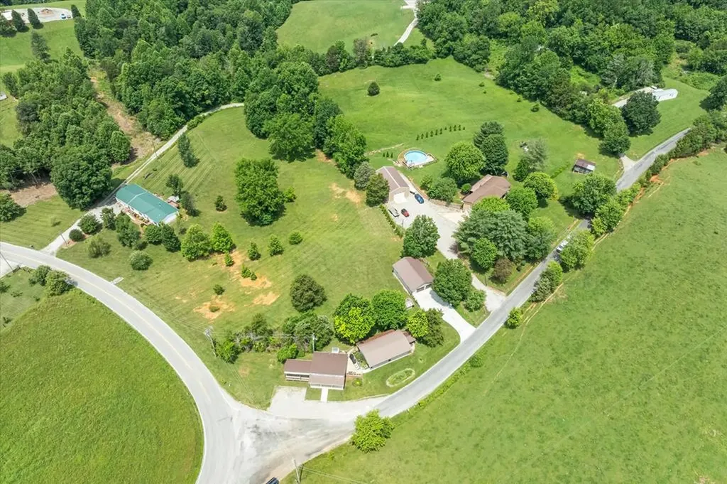 33 Lily Dale Road Allons TN 38541