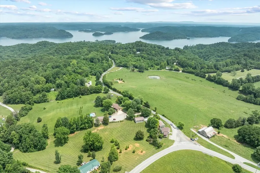 33 Lily Dale Road Allons TN 38541