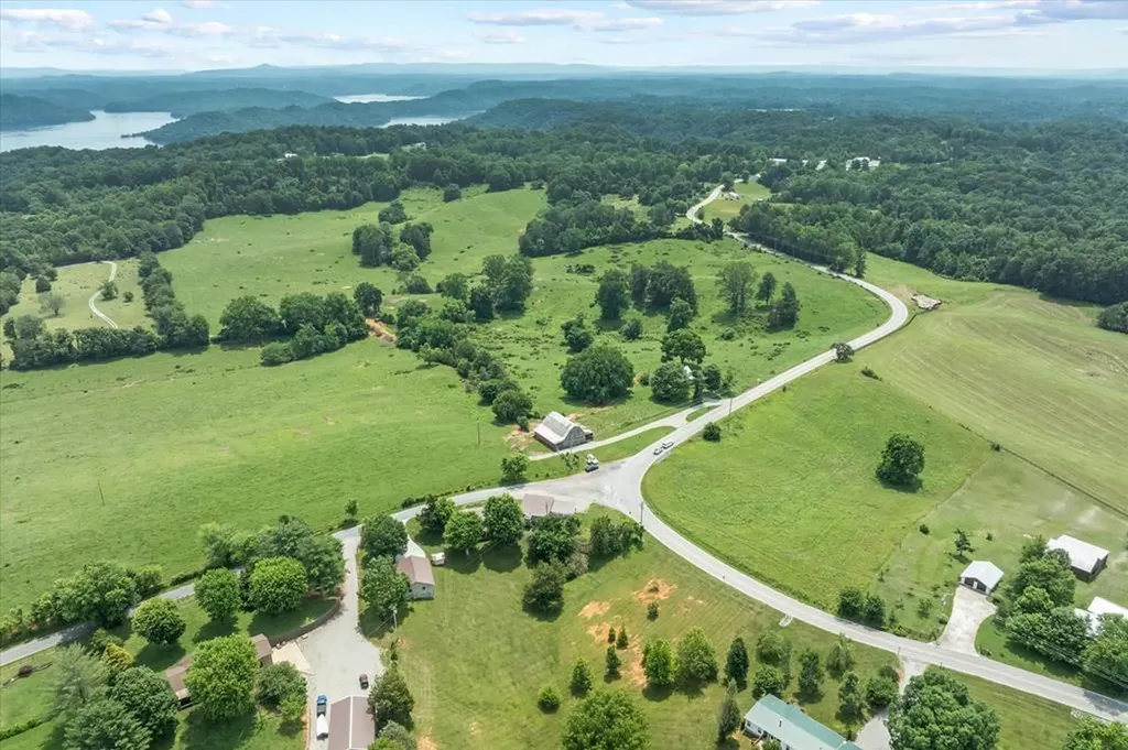 33 Lily Dale Road Allons TN 38541