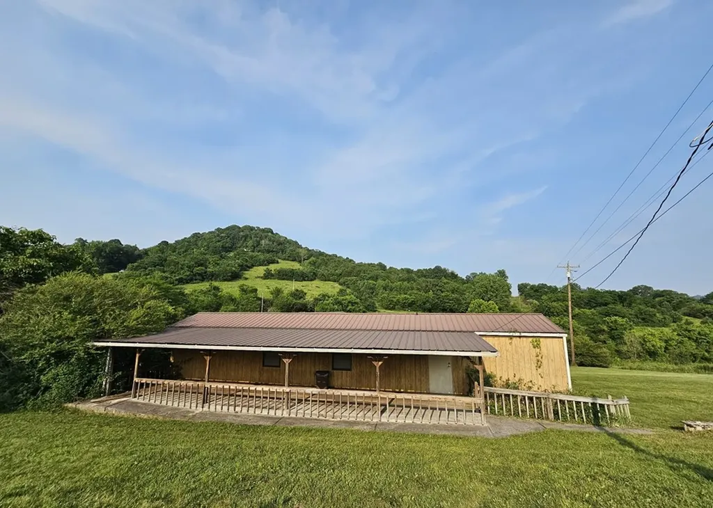 2744 Gladdice Highway Whitleyville TN 38588