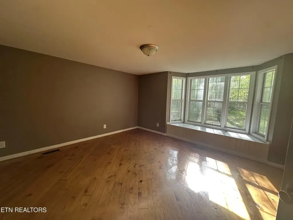 1028 Kennedy Road Jamestown TN 38556