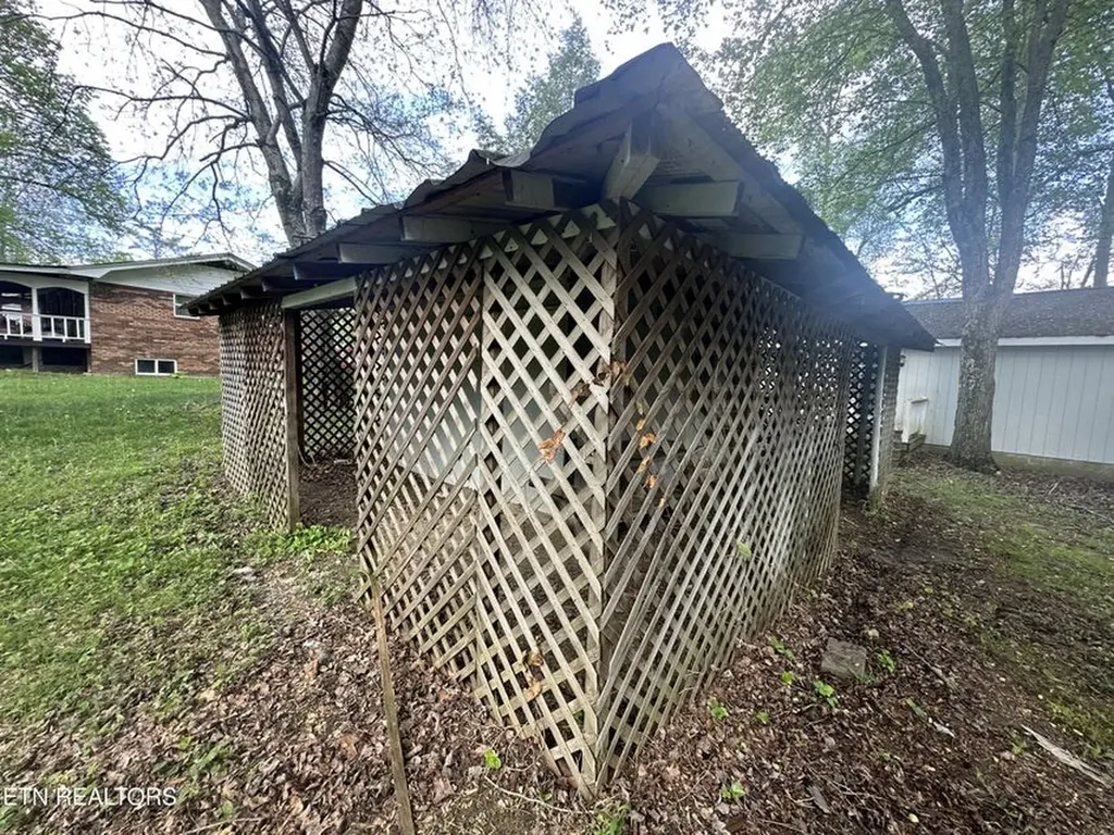 1028 Kennedy Road Jamestown TN 38556