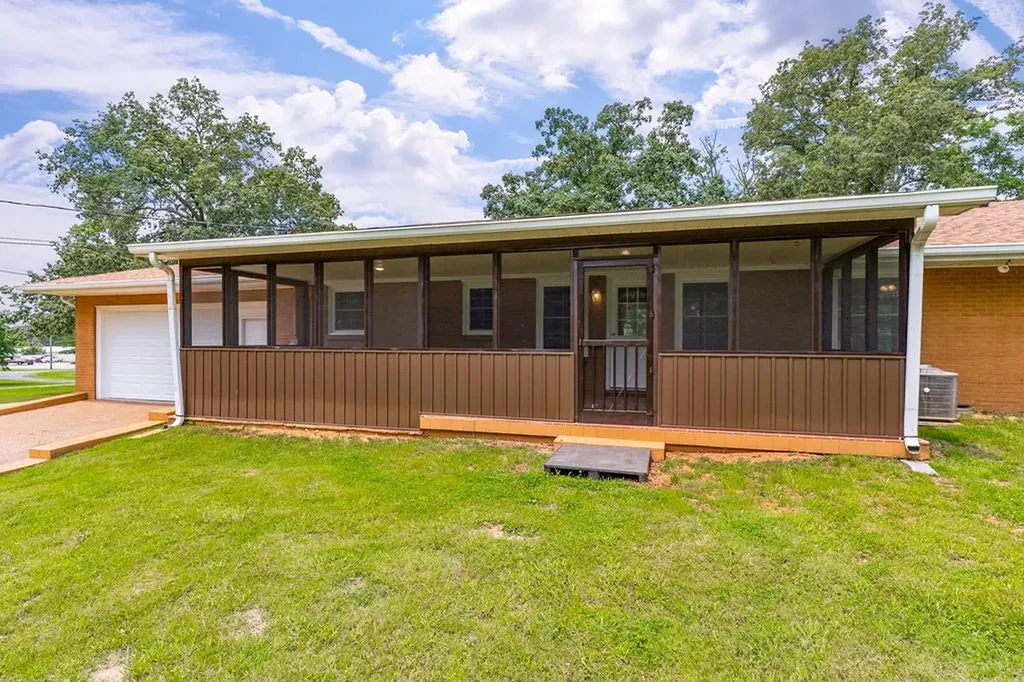 2136 W Broad Street Cookeville TN 38501