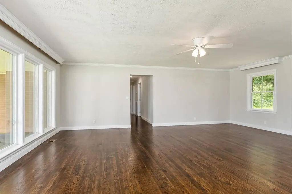 2136 W Broad Street Cookeville TN 38501