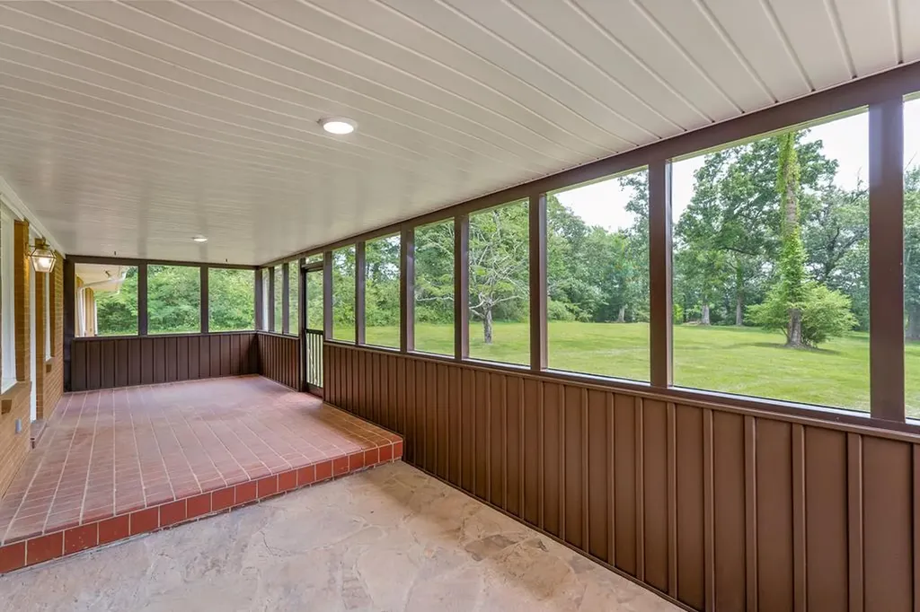 2136 W Broad Street Cookeville TN 38501