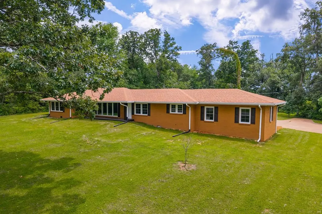 2136 W Broad Street Cookeville TN 38501