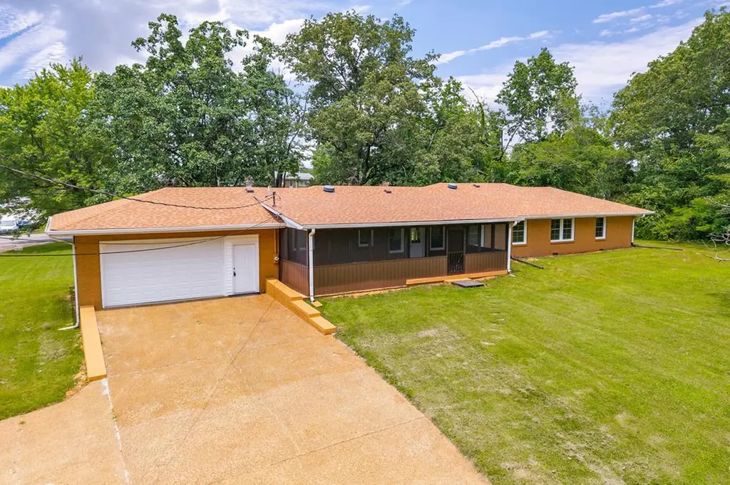 2136 W Broad Street Cookeville TN 38501