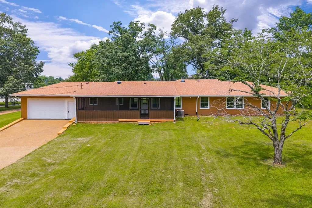 2136 W Broad Street Cookeville TN 38501