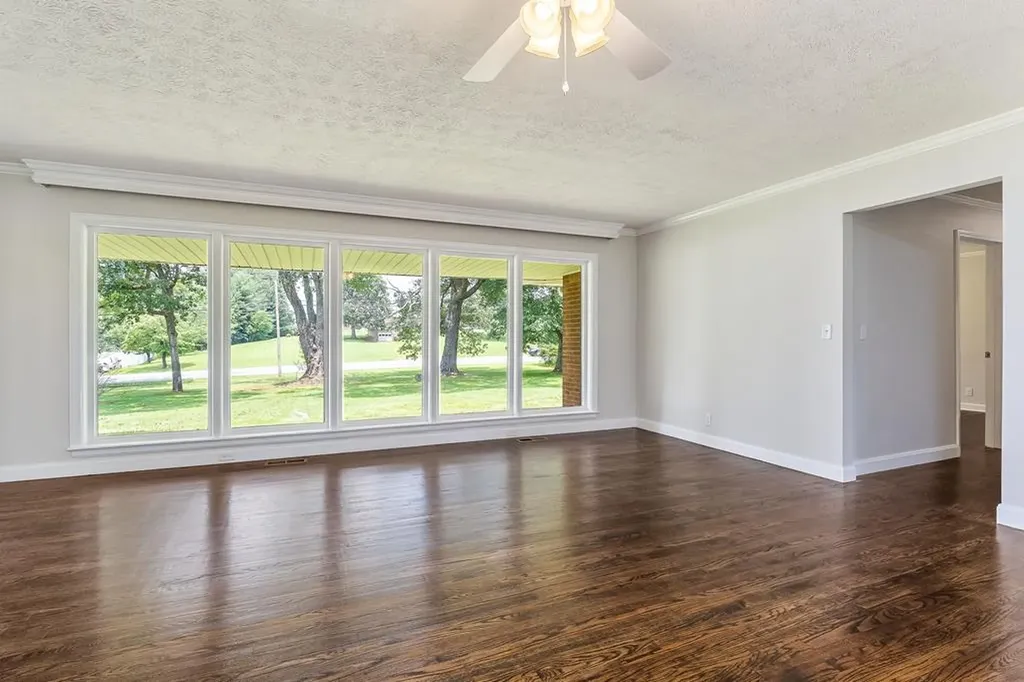 2136 W Broad Street Cookeville TN 38501