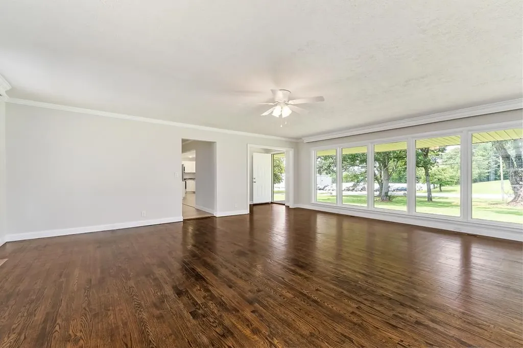 2136 W Broad Street Cookeville TN 38501