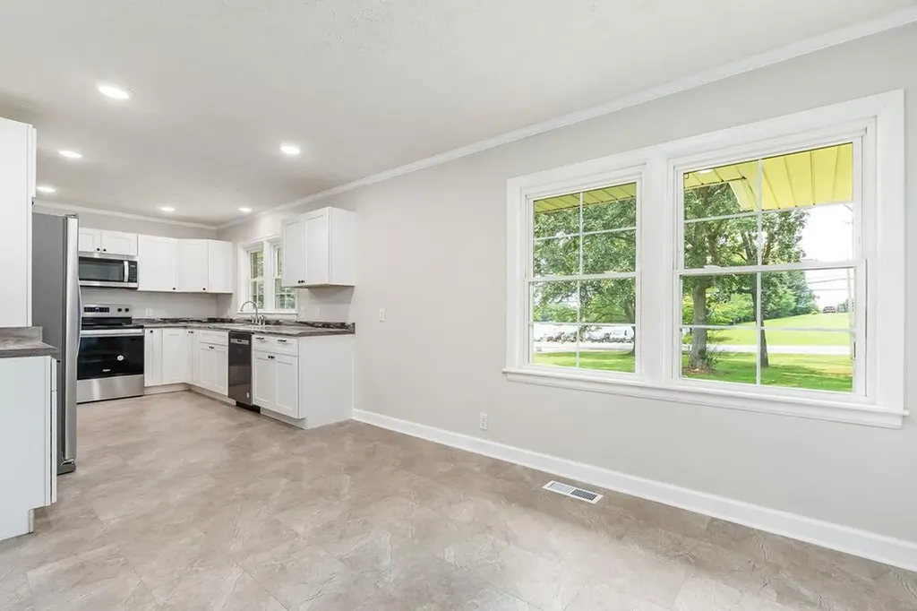 2136 W Broad Street Cookeville TN 38501