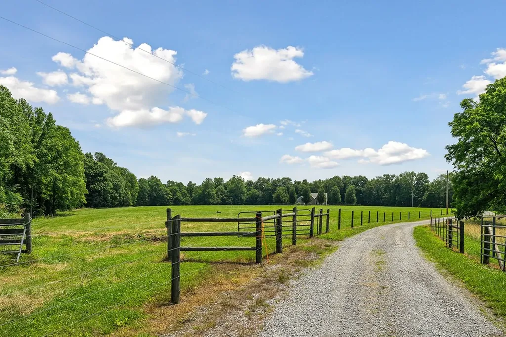 547 Martin Ridge Lane Gainesboro TN 38562