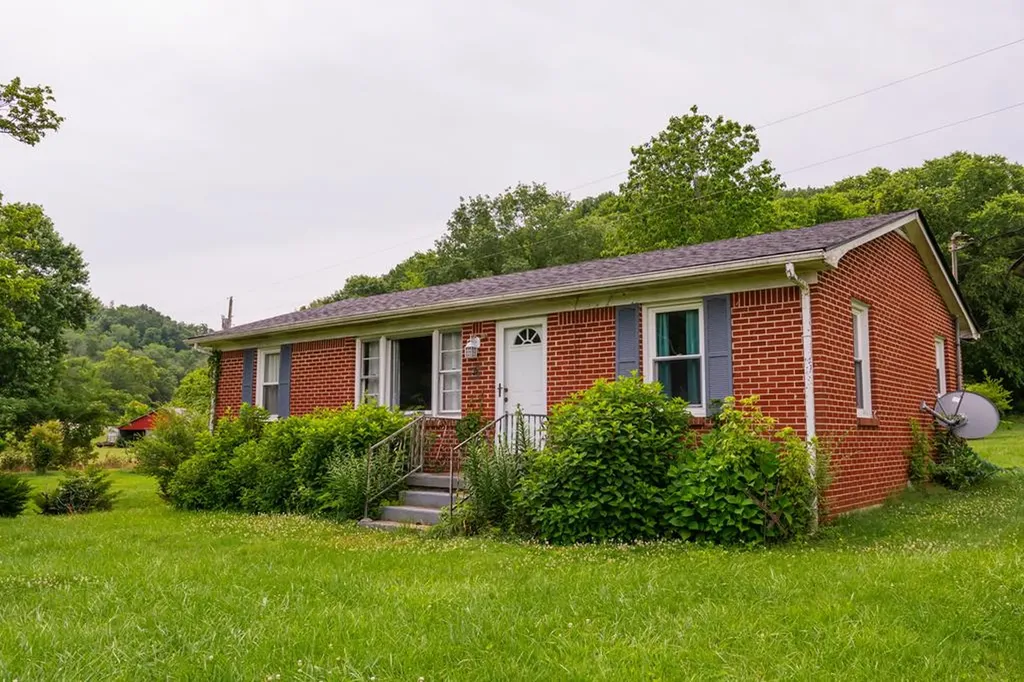 280 Blue Hill Lane Gainesboro TN 38562