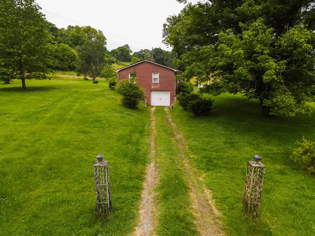 280 Blue Hill Lane Gainesboro TN 38562