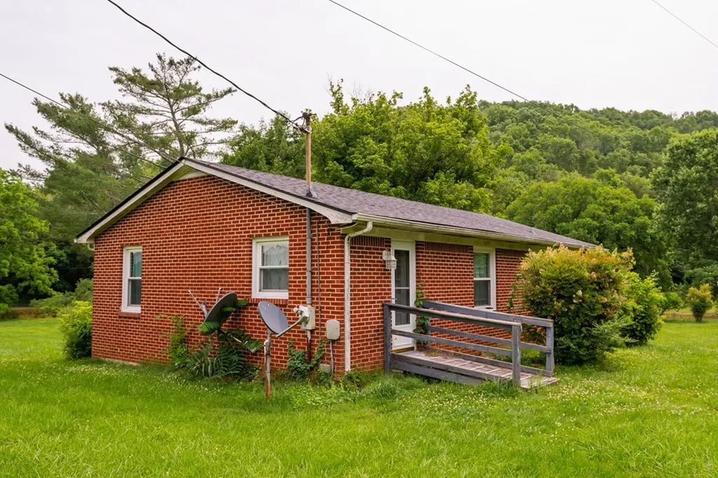 280 Blue Hill Lane Gainesboro TN 38562