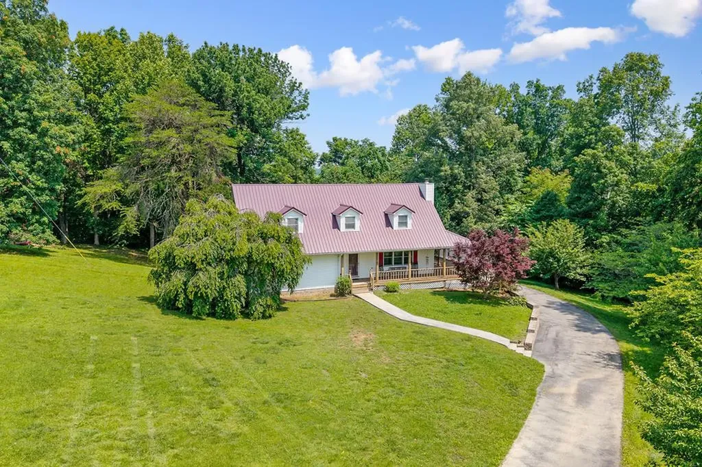 2876 Hilham Highway Hilham TN 38568