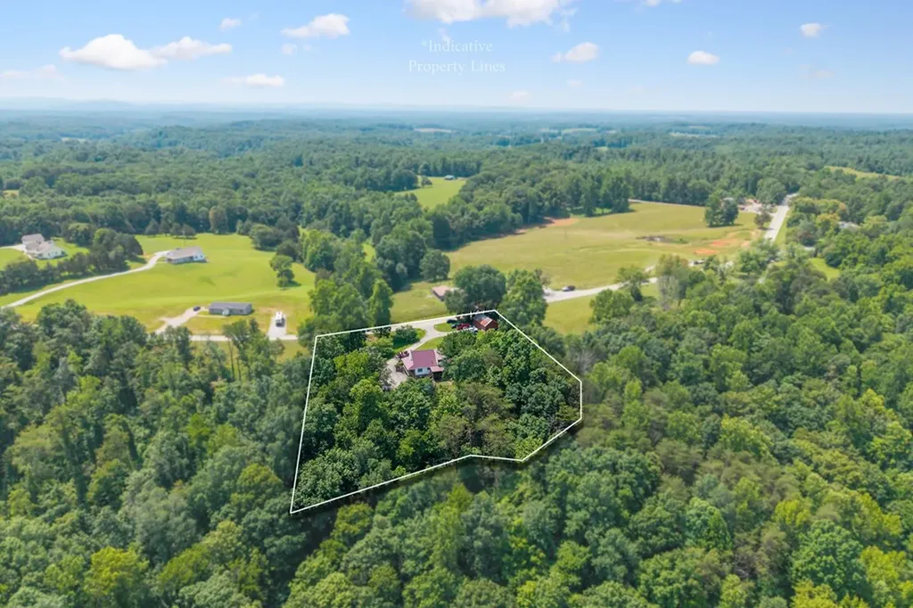 2876 Hilham Highway Hilham TN 38568