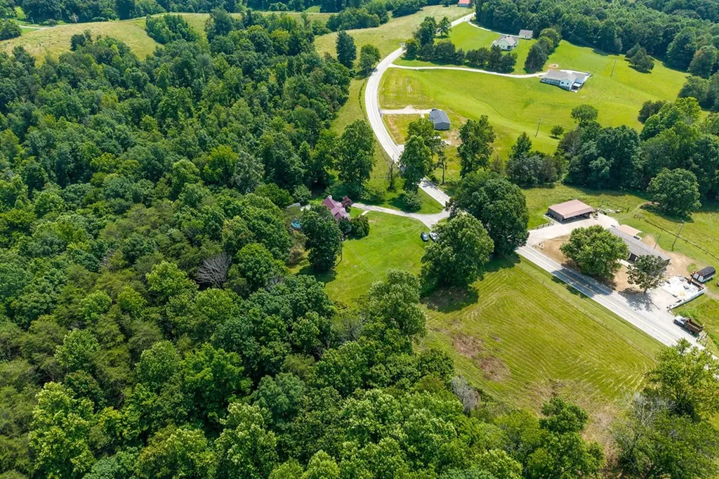 2876 Hilham Highway Hilham TN 38568