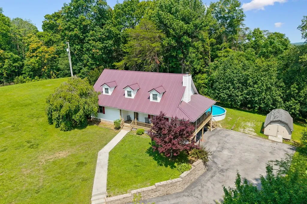 2876 Hilham Highway Hilham TN 38568