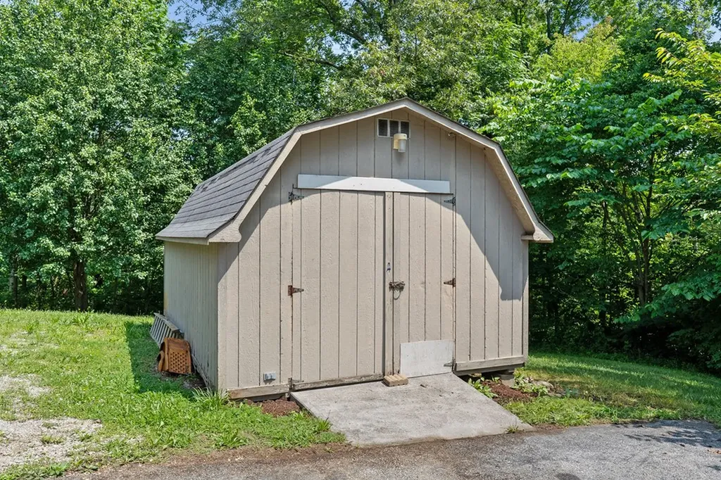 2876 Hilham Highway Hilham TN 38568