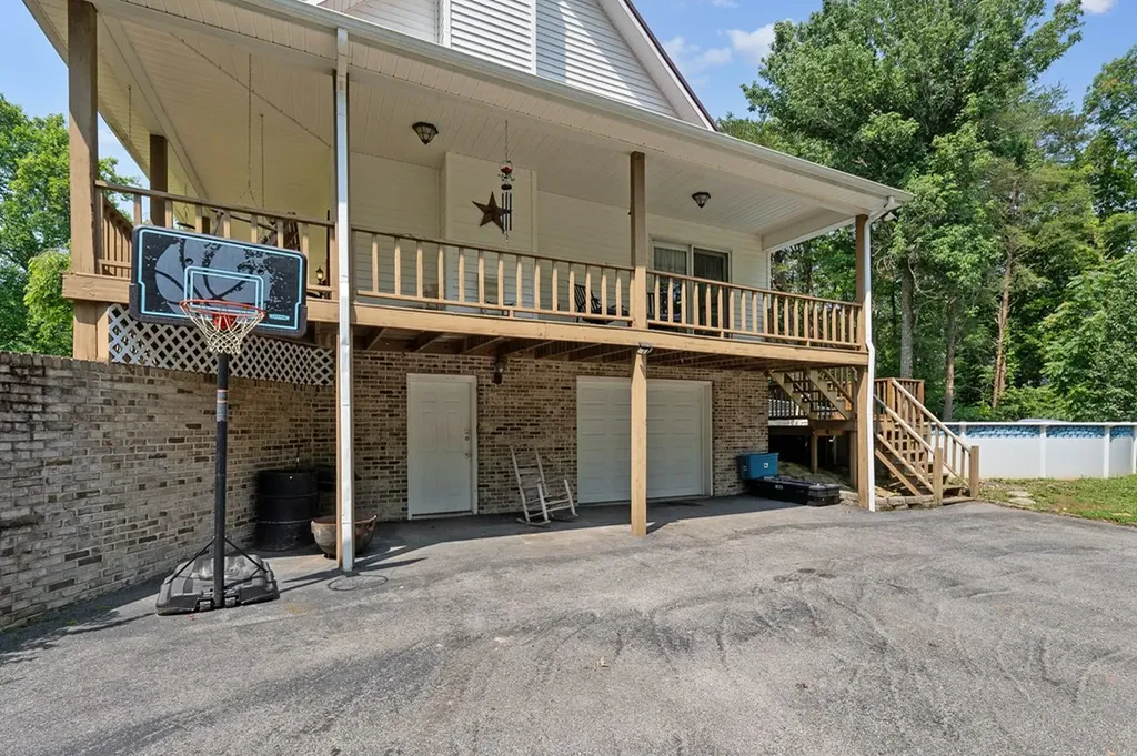 2876 Hilham Highway Hilham TN 38568