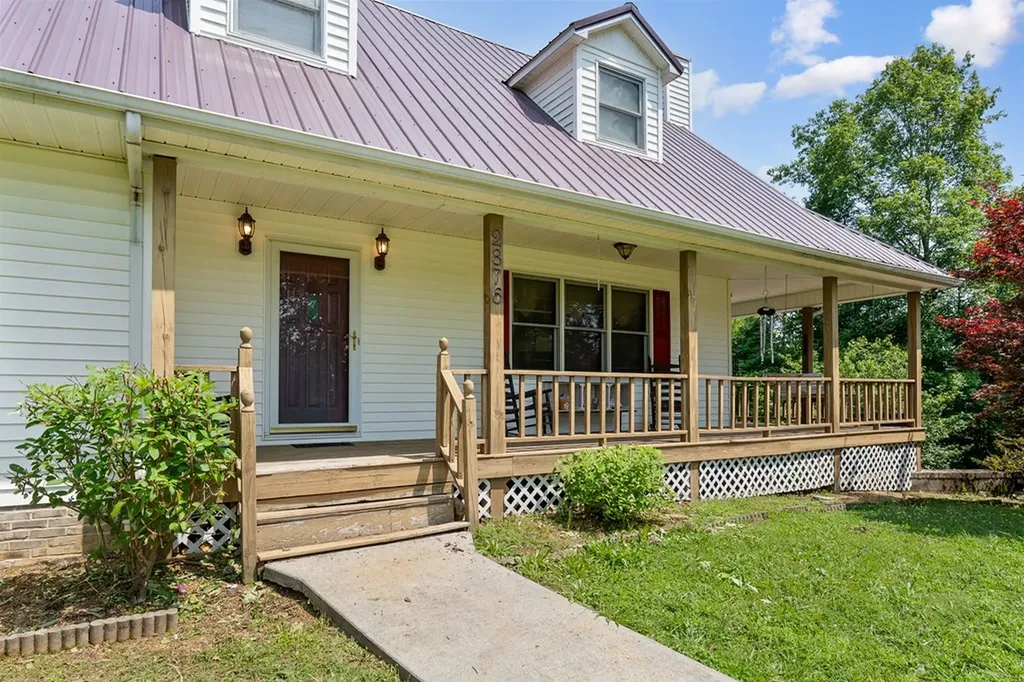 2876 Hilham Highway Hilham TN 38568