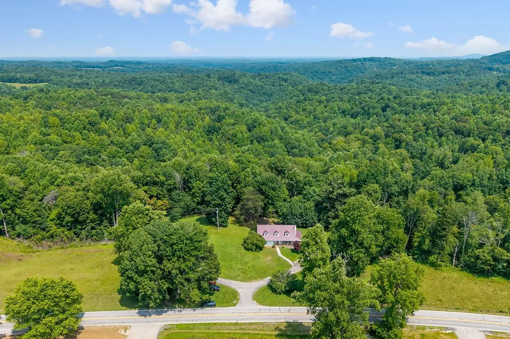 2876 Hilham Highway Hilham TN 38568