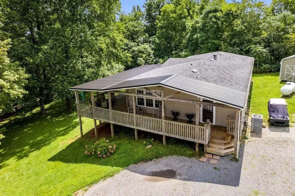 6826 Smithville Highway Silver Point TN 38582