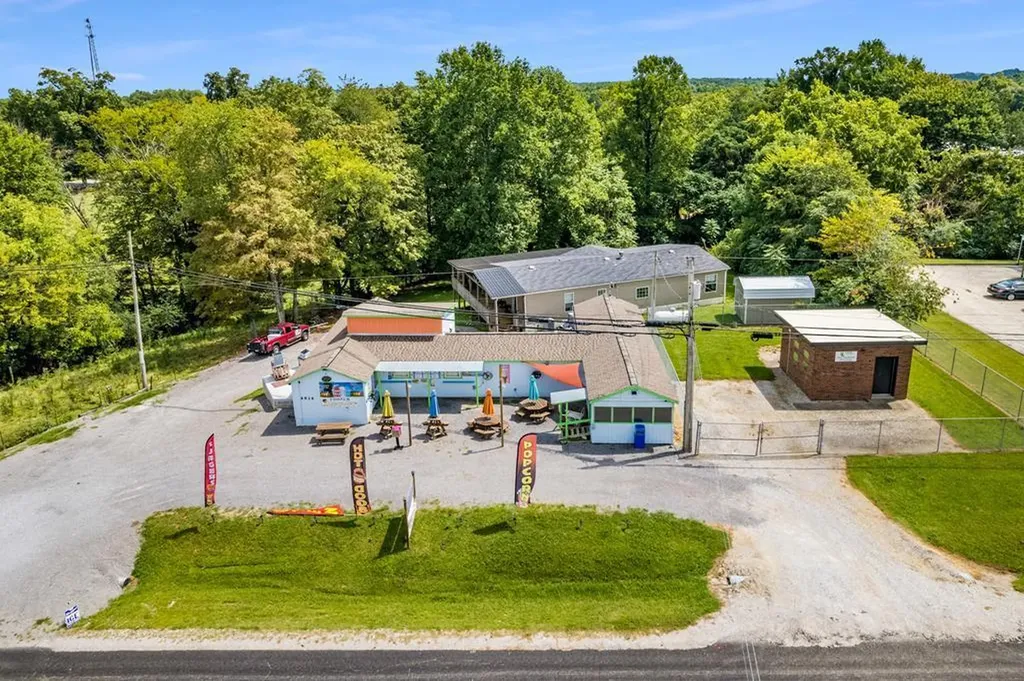 6826 Smithville Highway Silver Point TN 38582