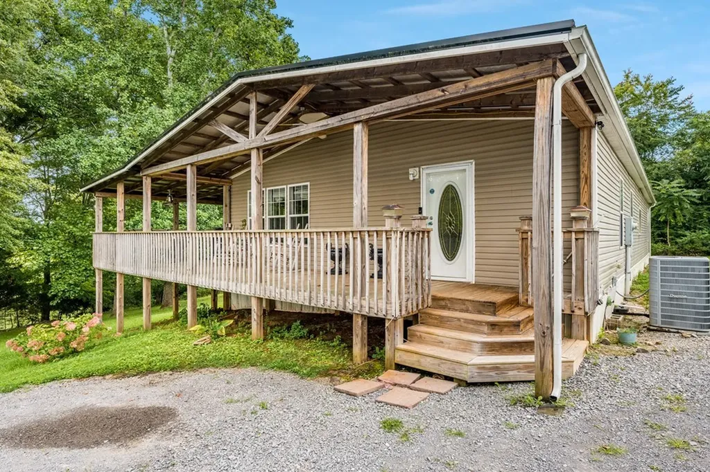 6826 Smithville Highway Silver Point TN 38582
