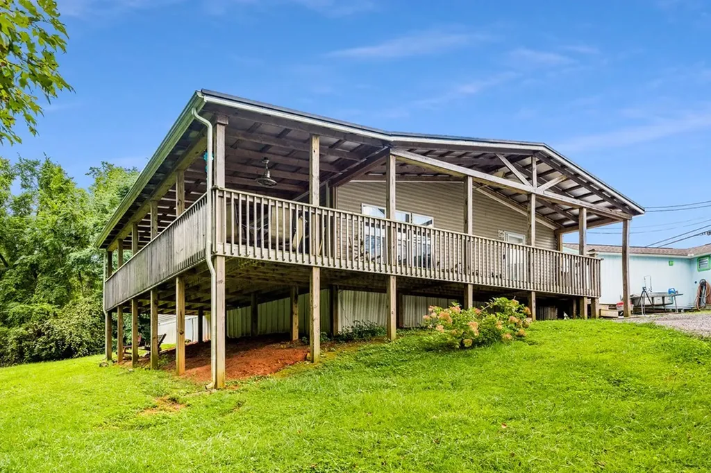 6826 Smithville Highway Silver Point TN 38582