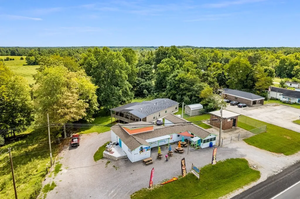 6826 Smithville Highway Silver Point TN 38582