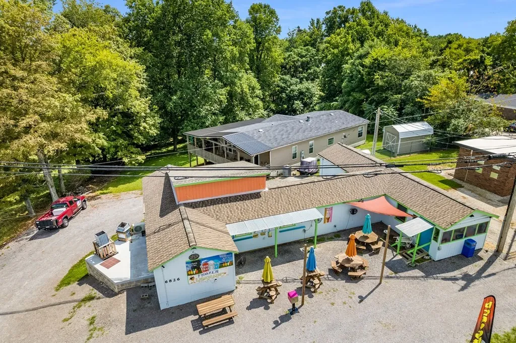 6826 Smithville Highway Silver Point TN 38582