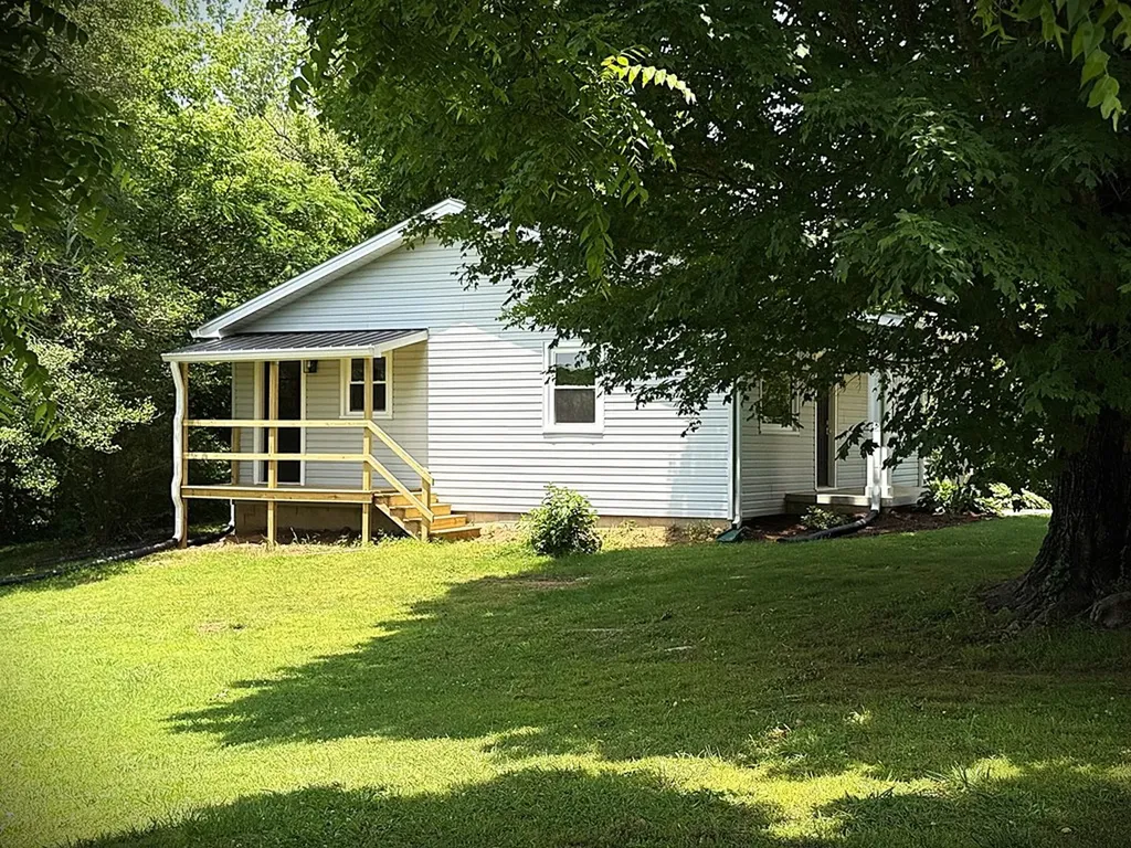 402 Standing Stone Highway Hilham TN 38568