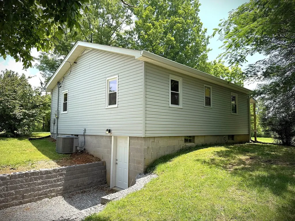 402 Standing Stone Highway Hilham TN 38568