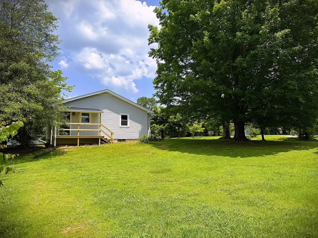 402 Standing Stone Highway Hilham TN 38568